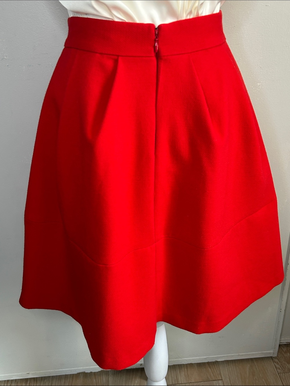 Banana Republic Stylish Bold Red Box Pleated Full A-Line Skirt - Picture 5 of 11
